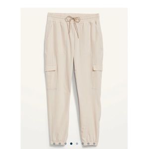 Women’s cargo high waist joggers